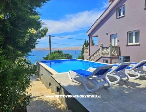 Beachfront Apartmány Baricevic wit
