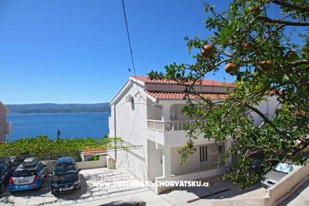 Villa Laura 50 m do mora Omiš Chorvátsko