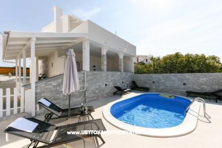 Apartmán s bazénom and jacuzzi ostrov Pag Chorvátsko