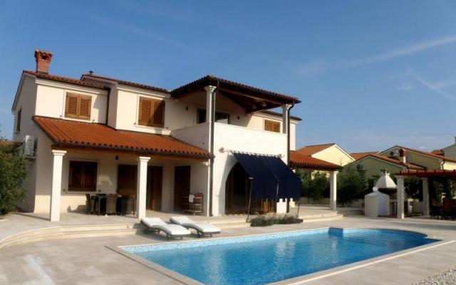 Apartmány s bazénom Volme - ubytovanie Medulin Chorvátsko