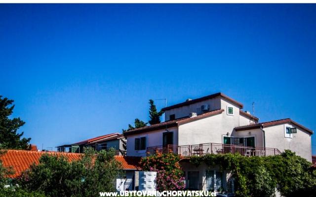 PIROVAC APARTMENTS *** - ubytovanie Pirovac Chorvátsko
