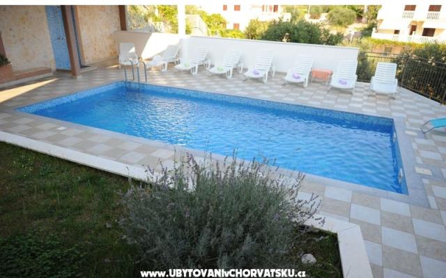 Apartmány &amp; Izby Jelavić - ubytovanie Trogir Chorvátsko