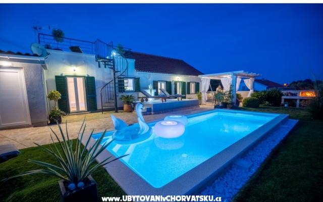 Prázdninový dom  Diana +pool+jacuzzi - ubytovanie ostrov Vir Chorvátsko