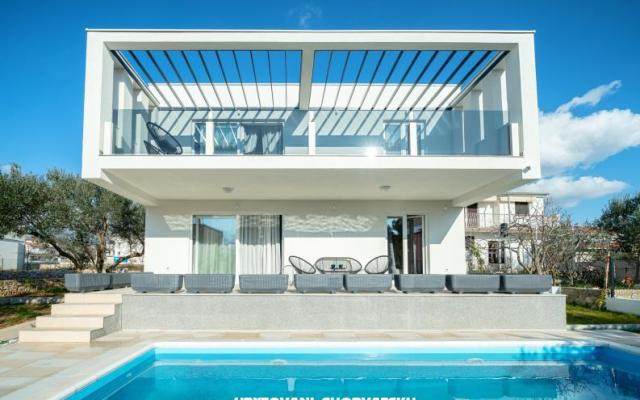 Beach Villa s bazénom Tribunj - ubytovanie Vodice Chorvátsko