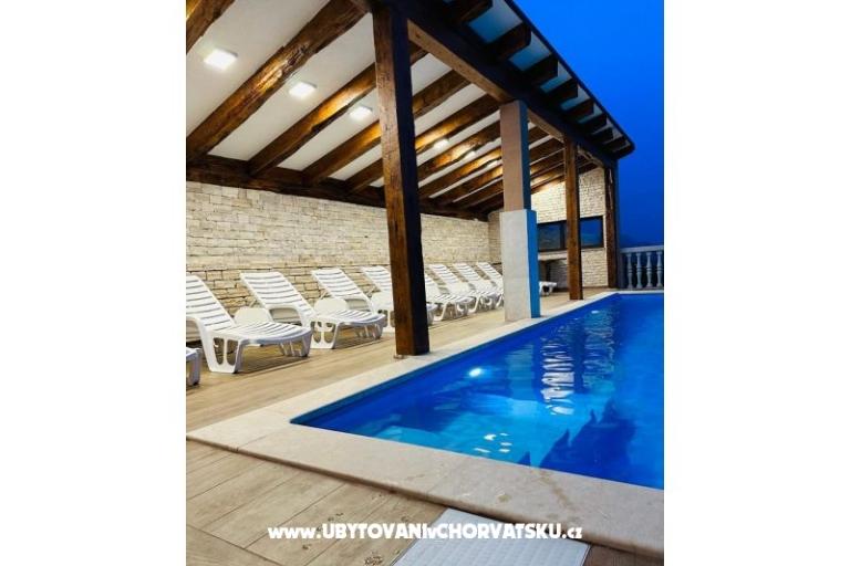 Villa Robert 2 s bazénom Cesarica – foto 11