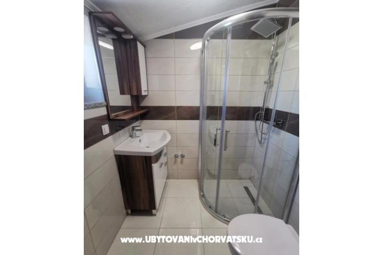 Villa Robert 2 s bazénom Cesarica – foto 8