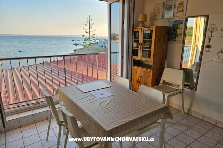 Apartmán uz more i plažu – foto 8